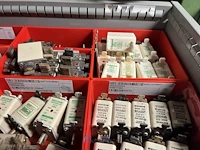Partij relais, contactoren en kabelgoten - afbeelding 17 van  89