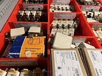 Partij relais, contactoren en kabelgoten - afbeelding 19 van  89
