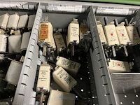 Partij relais, contactoren en kabelgoten - afbeelding 30 van  89