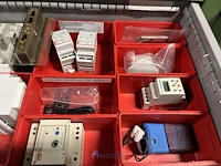 Partij relais, contactoren en kabelgoten - afbeelding 54 van  89