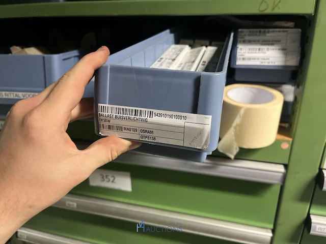 Partij relais, contactoren en kabelgoten - afbeelding 79 van  89