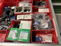 Partij relais en besturingscomponenten - afbeelding 12 van  133