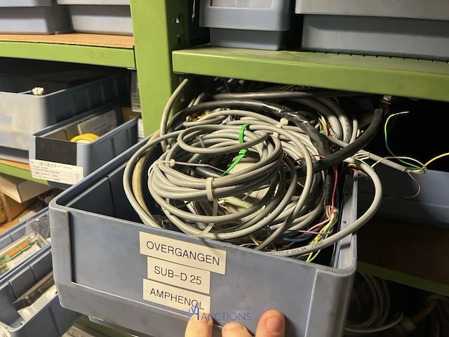 Partij relais en besturingscomponenten - afbeelding 33 van  133