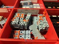 Partij relais en besturingscomponenten - afbeelding 73 van  133