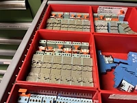 Partij relais en besturingscomponenten - afbeelding 78 van  133