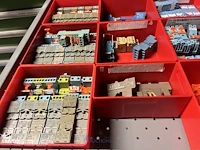 Partij relais en besturingscomponenten - afbeelding 80 van  133