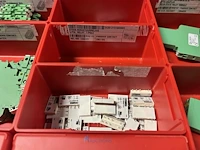 Partij relais en besturingscomponenten - afbeelding 120 van  133