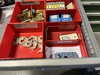 Partij relais en besturingscomponenten - afbeelding 129 van  133