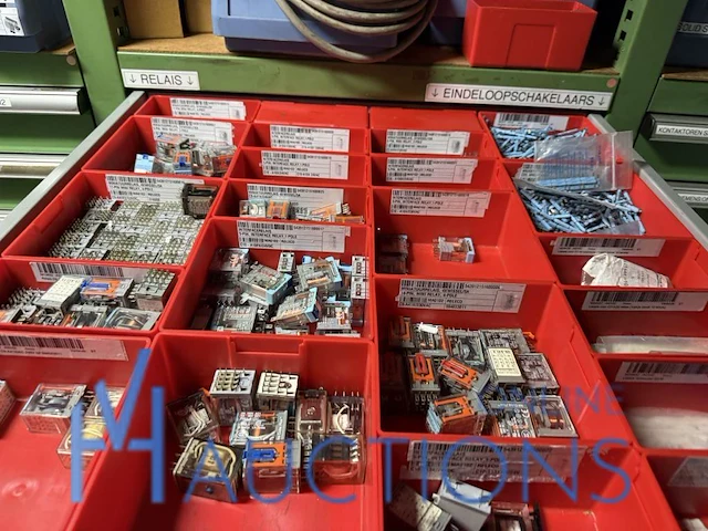 Partij relais en schakelaars - afbeelding 7 van  19