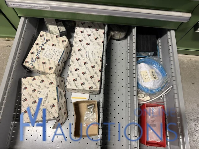 Partij relais en schakelaars - afbeelding 12 van  19