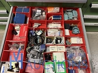 Partij relais en schakelaars - afbeelding 16 van  19