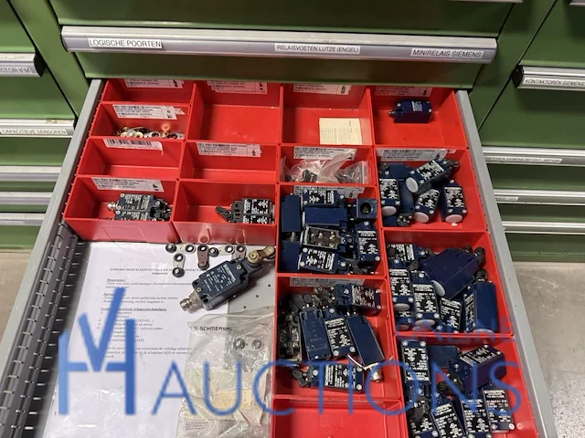 Partij relais en schakelaars - afbeelding 18 van  19
