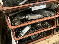 Partij reserveonderdelen - afbeelding 2 van  11
