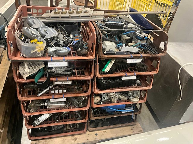 Partij reserveonderdelen - afbeelding 1 van  11