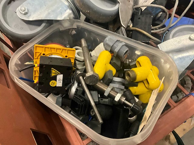 Partij reserveonderdelen - afbeelding 5 van  11