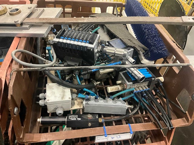 Partij reserveonderdelen - afbeelding 6 van  11