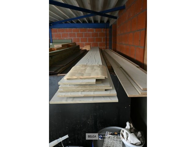 Partij restanten hout en isolatieplaten - afbeelding 4 van  6