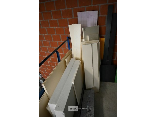 Partij restanten hout en isolatieplaten - afbeelding 6 van  6