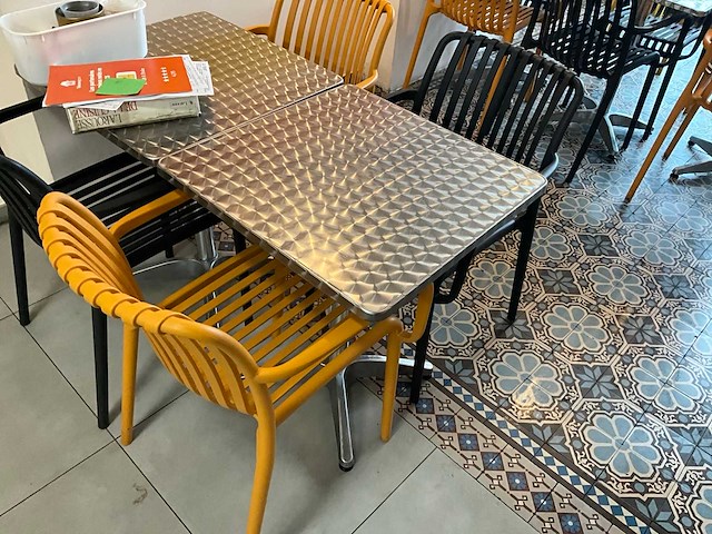 Partij restauranttafels en stoelen - afbeelding 2 van  5