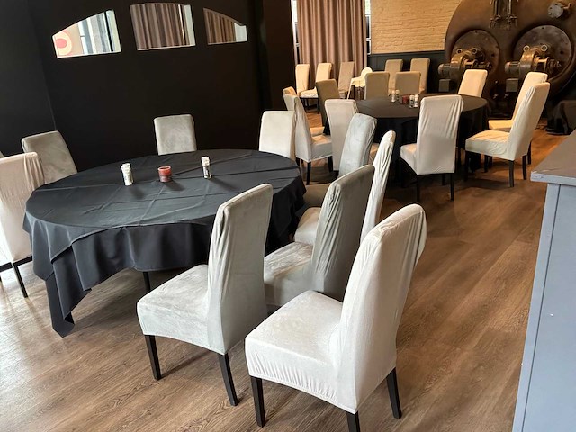 Partij restauranttafels en stoelen - afbeelding 1 van  4