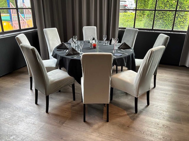 Partij restauranttafels en stoelen - afbeelding 2 van  4
