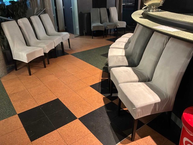 Partij restauranttafels en stoelen - afbeelding 2 van  2