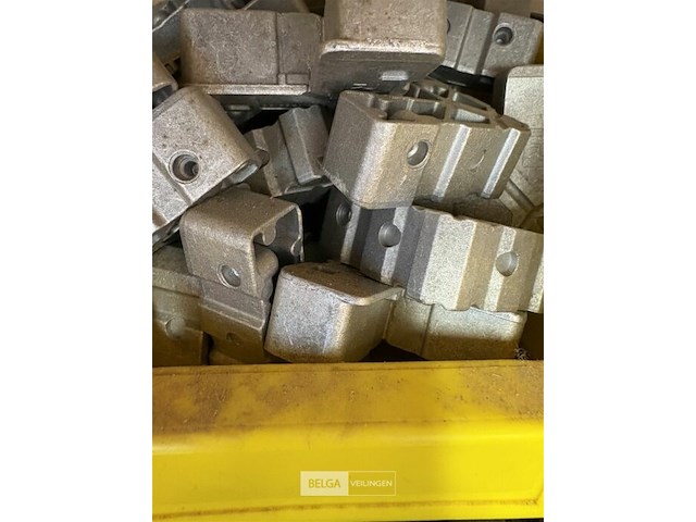 Partij resten voor aluminium ramen + groot aluminium raam - afbeelding 3 van  22