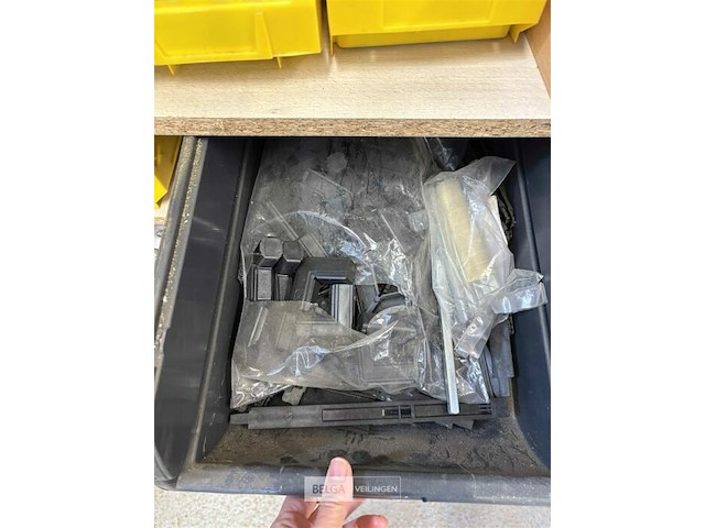 Partij resten voor aluminium ramen + groot aluminium raam - afbeelding 5 van  22