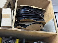 Partij resten voor aluminium ramen + groot aluminium raam - afbeelding 6 van  22
