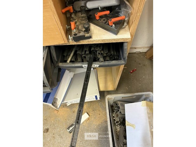 Partij resten voor aluminium ramen + groot aluminium raam - afbeelding 8 van  22