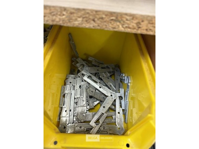 Partij resten voor aluminium ramen + groot aluminium raam - afbeelding 10 van  22