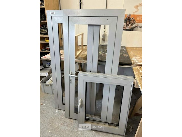 Partij resten voor aluminium ramen + groot aluminium raam - afbeelding 12 van  22