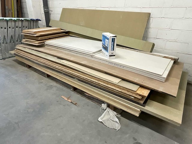 Partij restpartij plaatmateriaal, parket en isolatie (mdf, osb, gips, eikenparket) - afbeelding 4 van  6