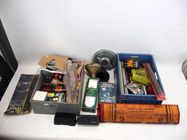Partij retro auto - afbeelding 1 van  11