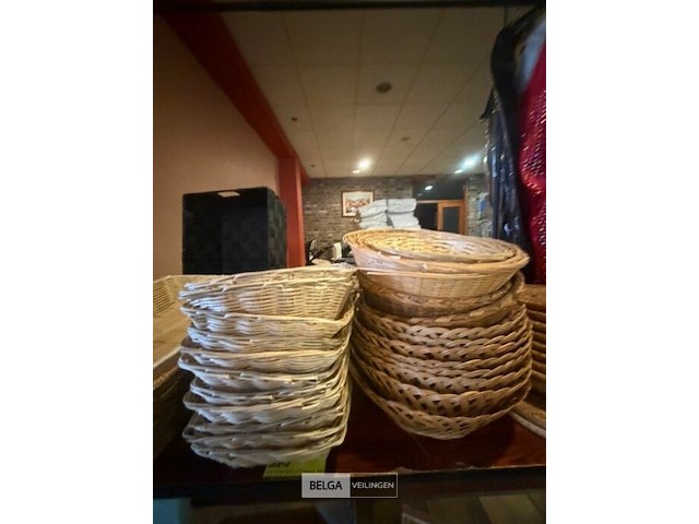 Partij rieten manden + onderleggers - afbeelding 1 van  2