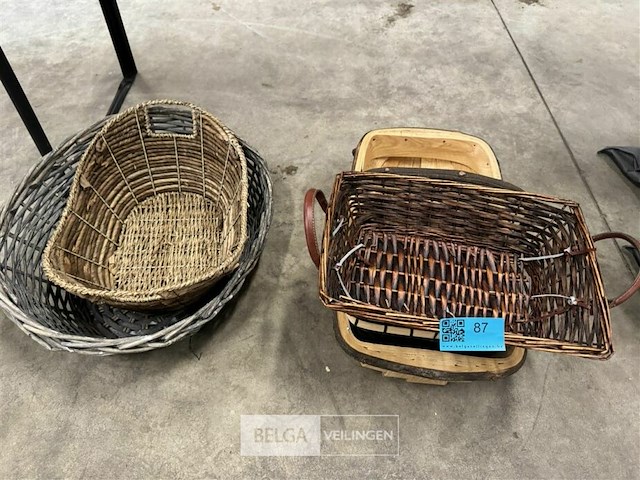 Partij rieten mandjes - afbeelding 1 van  4