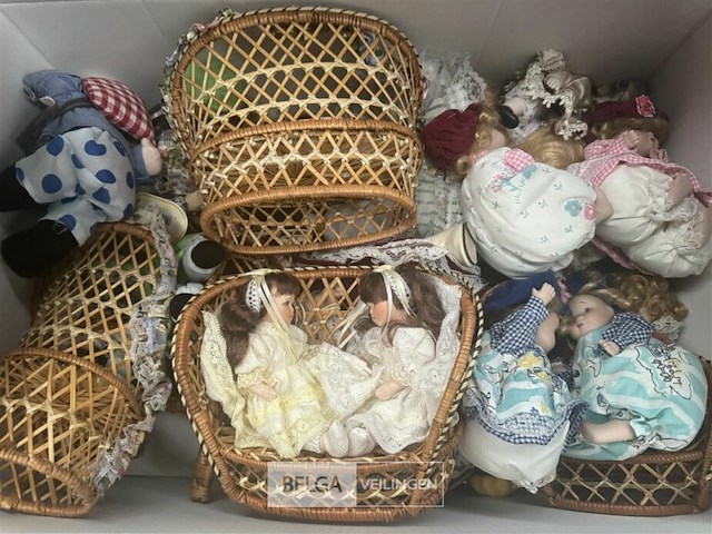 Partij rieten zeteltjes met poppetjes - afbeelding 1 van  3