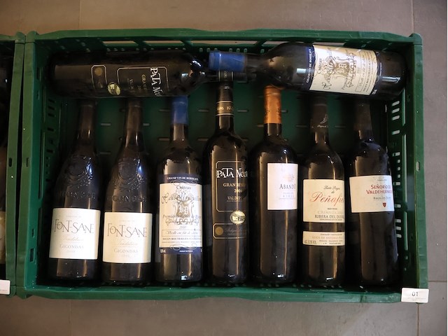 Partij rode wijn (x9) - afbeelding 1 van  4