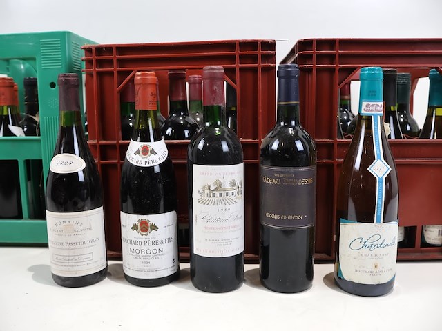 Partij rode wijn - afbeelding 2 van  7