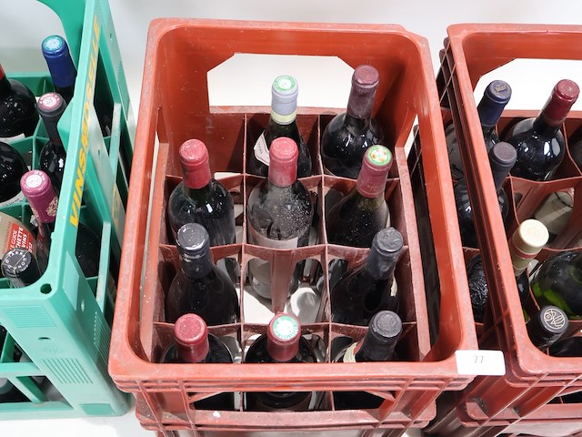 Partij rode wijn - afbeelding 4 van  7