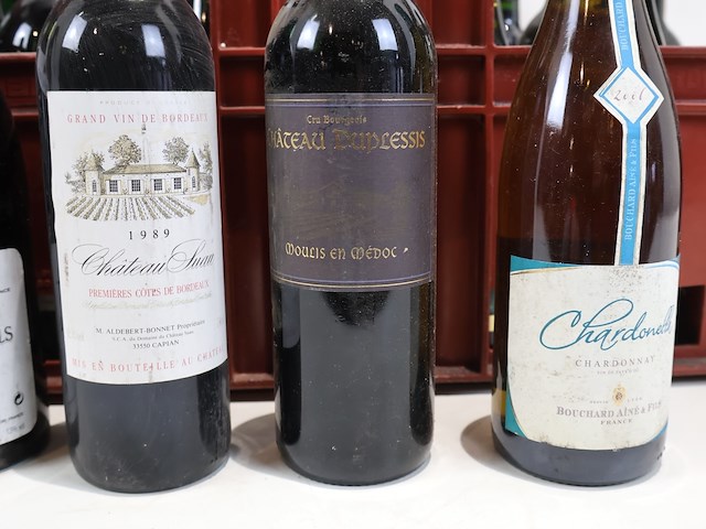 Partij rode wijn - afbeelding 7 van  7