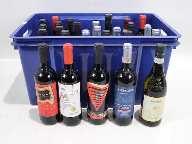 Partij rode wijn - afbeelding 1 van  6