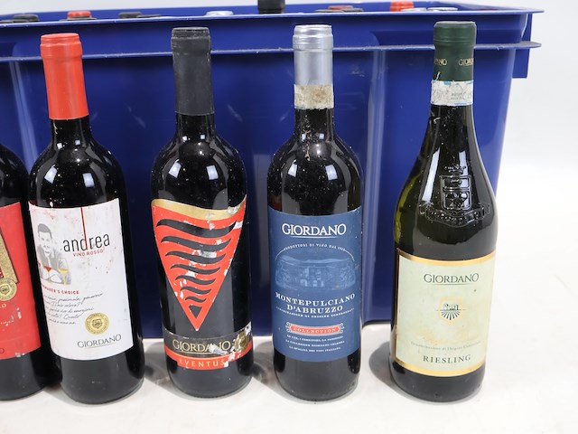 Partij rode wijn - afbeelding 4 van  6