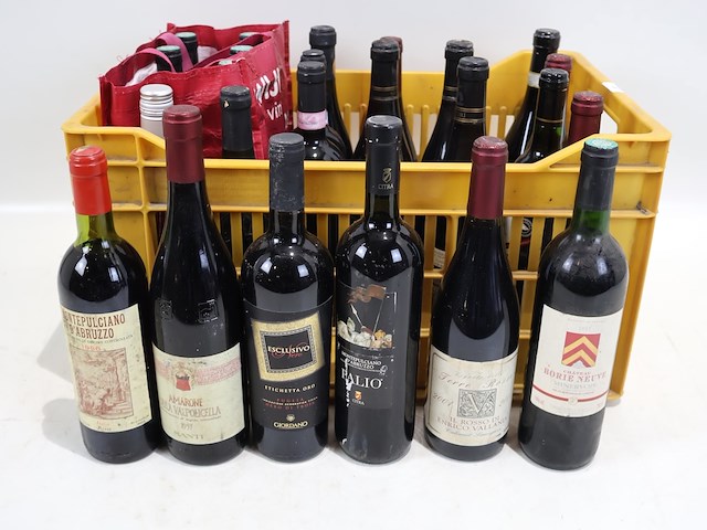 Partij rode wijn - afbeelding 1 van  7