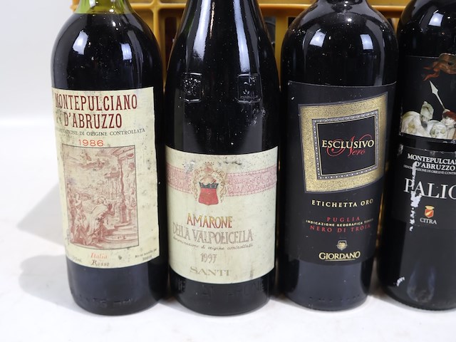 Partij rode wijn - afbeelding 3 van  7