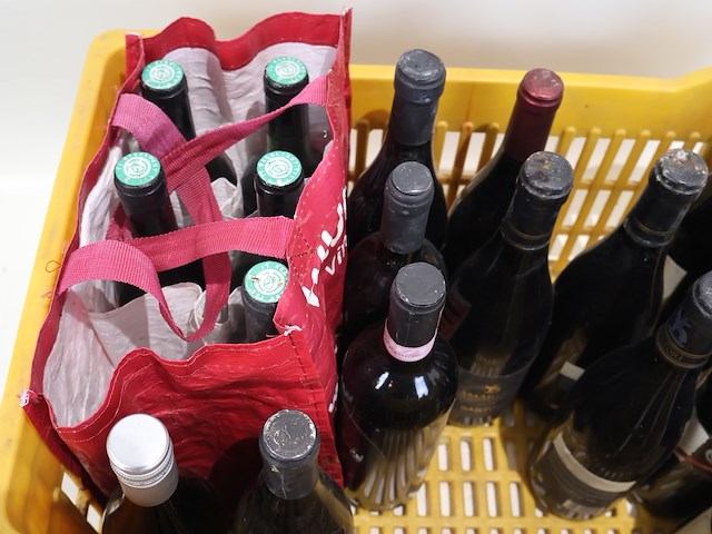 Partij rode wijn - afbeelding 6 van  7