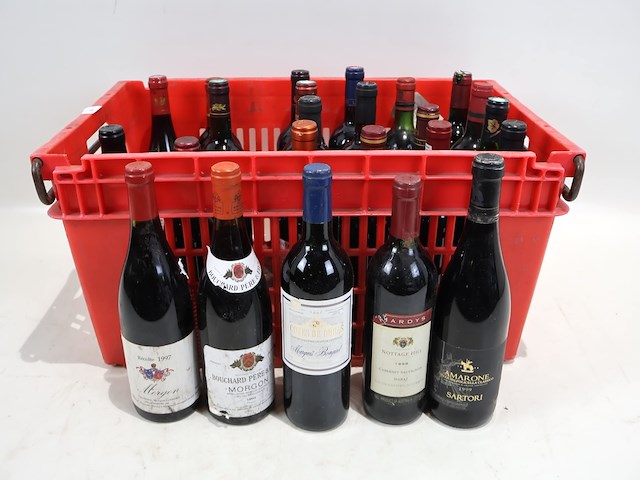 Partij rode wijn - afbeelding 1 van  7