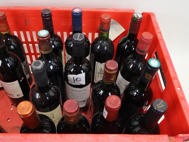 Partij rode wijn - afbeelding 7 van  7