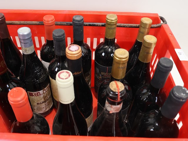 Partij rode wijn - afbeelding 7 van  7