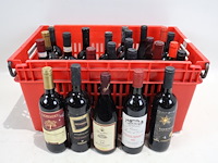 Partij rode wijn - afbeelding 1 van  7